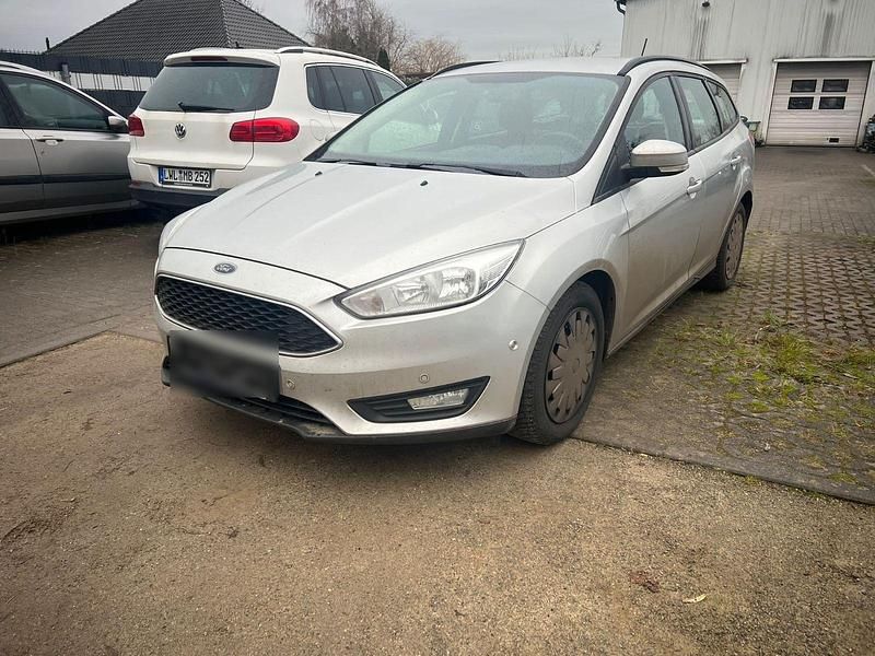 Silber Gebraucht 2017 Ford Focus Business Edition Kombi | 4.699 € (Superpreis) - Bild 1/4