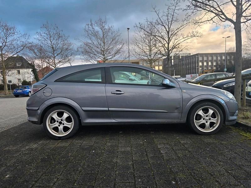 Gebraucht Opel Astra 105 PS (77 kW) 2006 Grau Coupé
