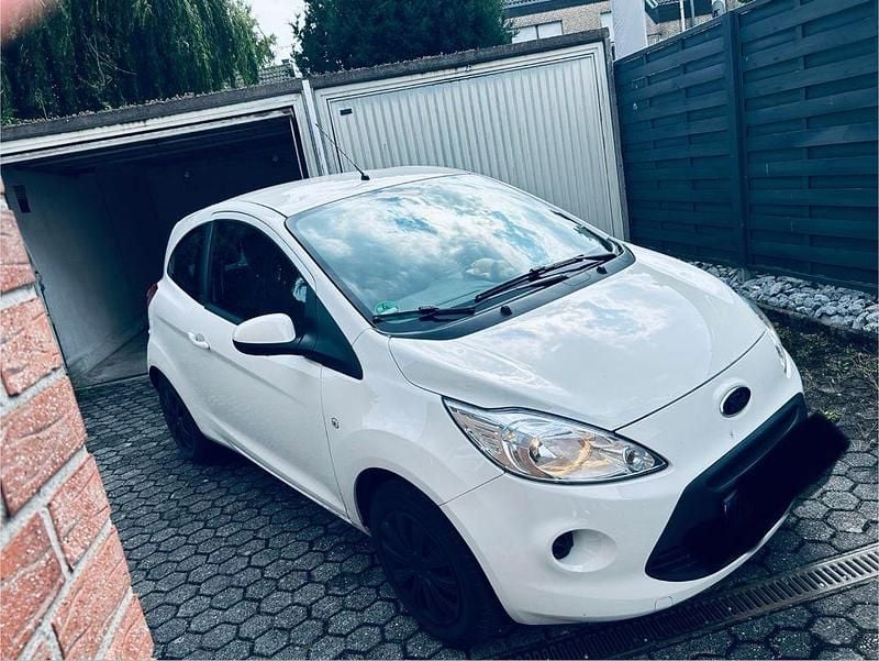 Weiß Gebraucht 2013 Ford Ka Trend Kleinwagen | 3.950 € (Fairer Preis) - Bild 1/4