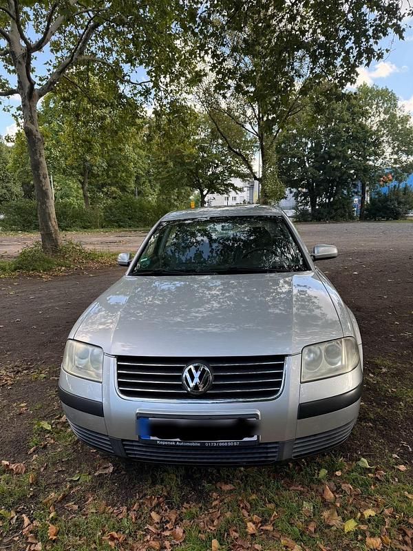 Silber Gebraucht 2001 VW Passat Kleinwagen | 3.000 € (Etwas zu teuer) - Bild 1/4