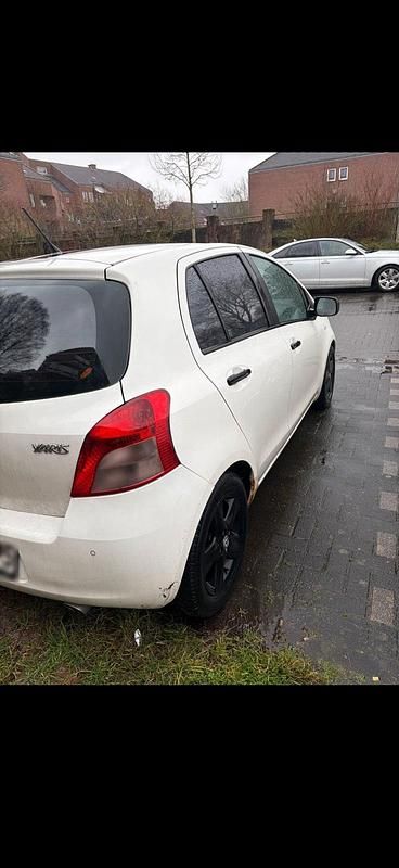 Gebraucht Toyota Yaris 87 PS (63 kW) 2007 Weiß Kleinwagen