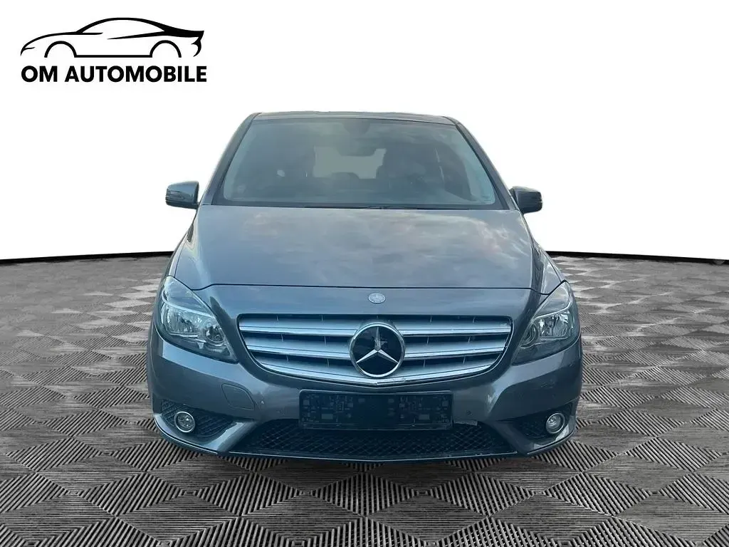 Gebraucht Mercedes B180 122 PS (89 kW) 2013 Grau Kleinwagen