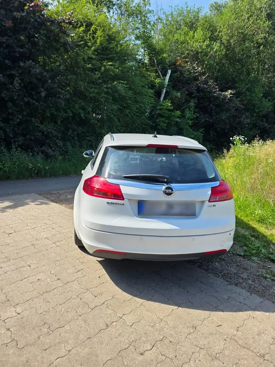 Gebraucht Opel Insignia 160 PS (117 kW) 2012 Weiß Kombi