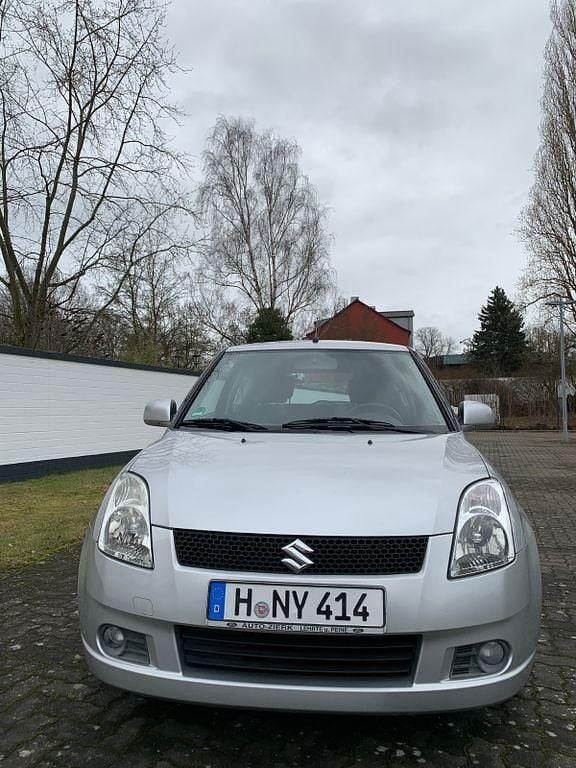 Gebraucht Suzuki Swift City 92 PS (67 kW) 2007 Silber Kleinwagen