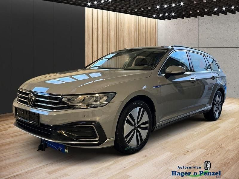 Grau Gebraucht 2022 VW Passat GTE Kombi | 23.800 € (Guter Preis) - Bild 1/4