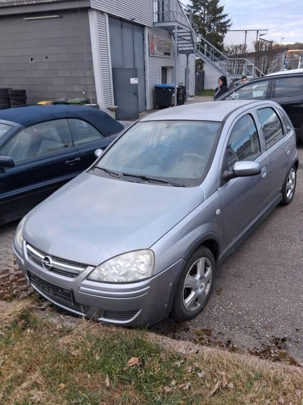 Grau Gebraucht 2005 Opel Corsa Limousine | 690 € (Superpreis) - Bild 1/4