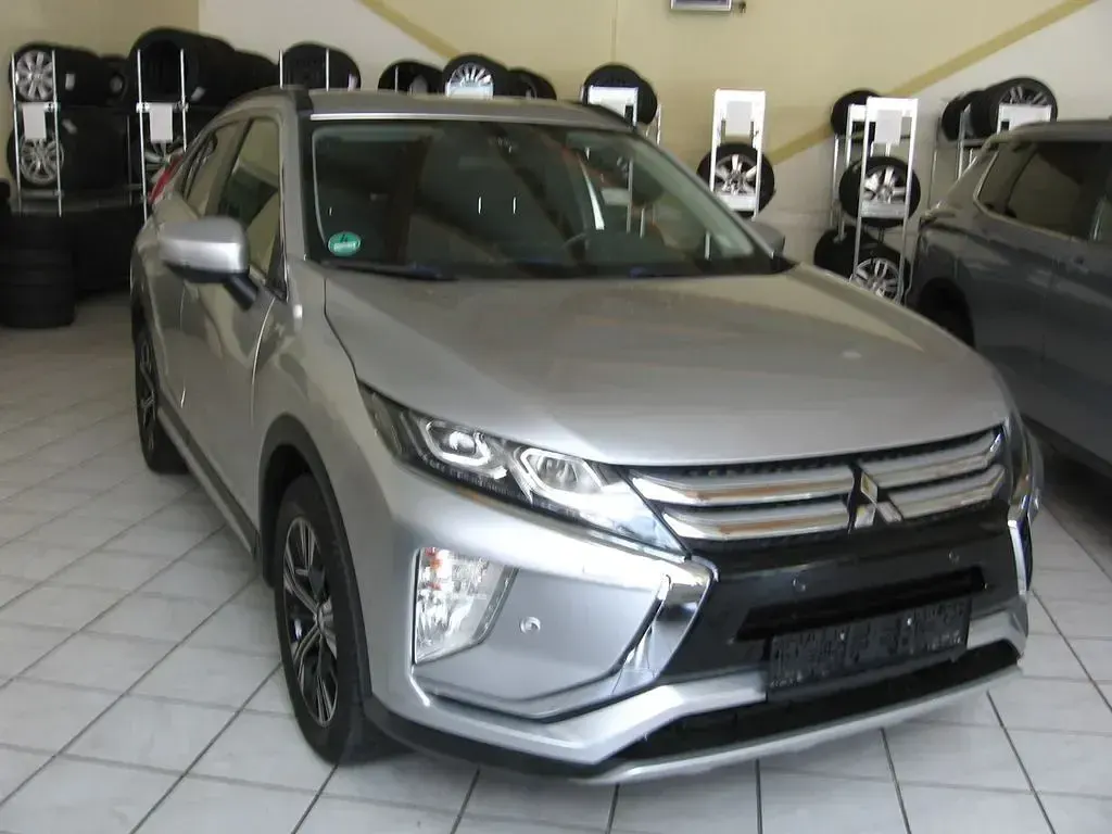 Gebraucht Mitsubishi Eclipse Cross Edition 163 PS (119 kW) 2018 Silber SUV