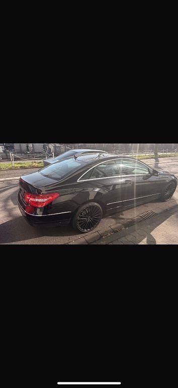 Gebraucht Mercedes E220 170 PS (125 kW) 2012 Schwarz Coupé