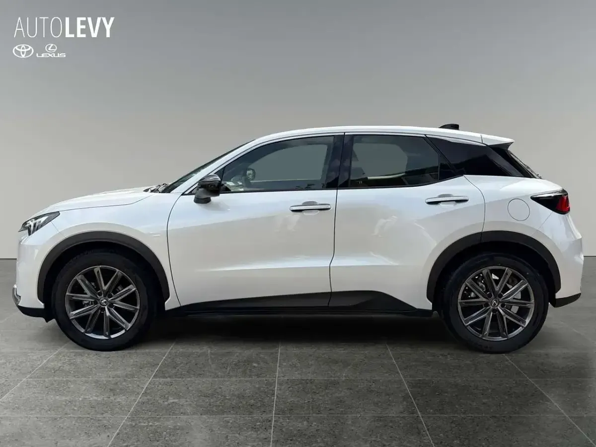 Gebraucht Lexus LBX E-FOUR 136 PS (100 kW) 2025 Weiß SUV