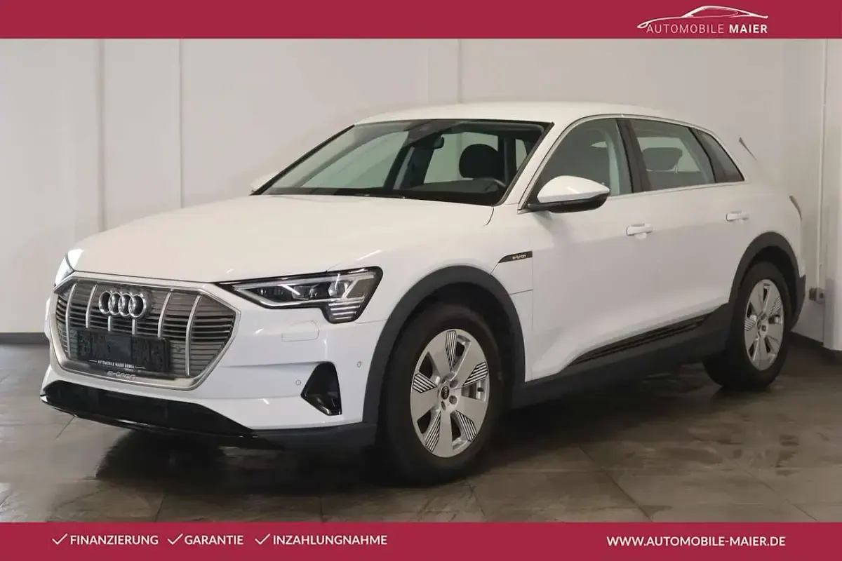 Gebraucht Audi e-tron Sport 300 kW (408 PS) 2023 Gletscherweiã metallic SUV