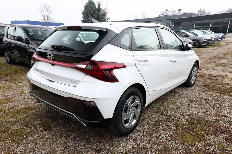 Neu Hyundai i20 Select 90 PS (66 kW) 2025 Atlas white Kleinwagen