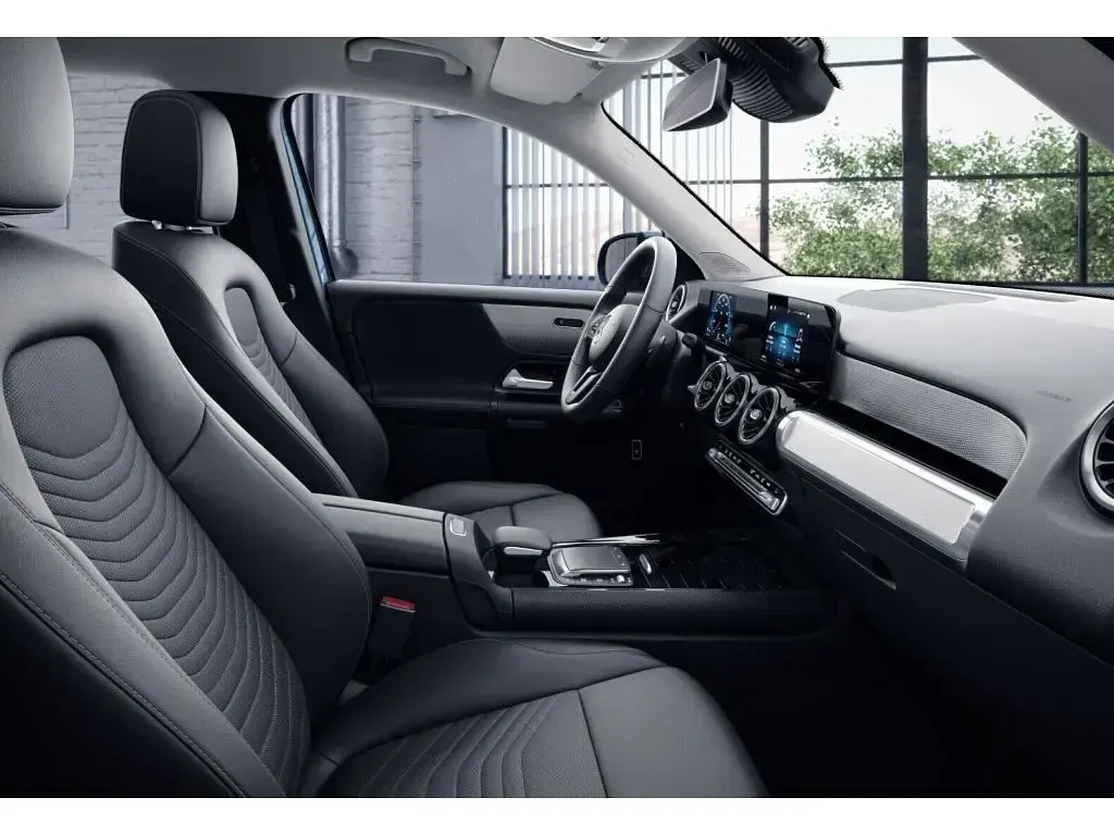 Second-hand Mercedes GLB200 150 CP (110 kW) 2023 Albastru SUV