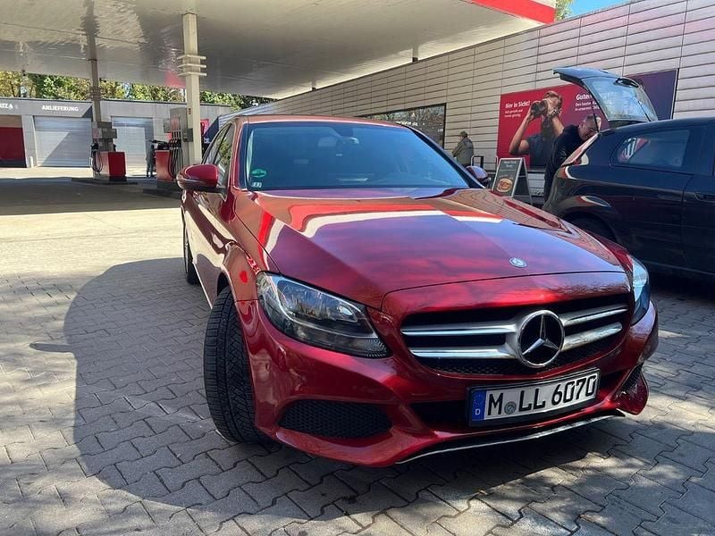 Gebraucht Mercedes C180 156 PS (114 kW) 2016 Rot Limousine