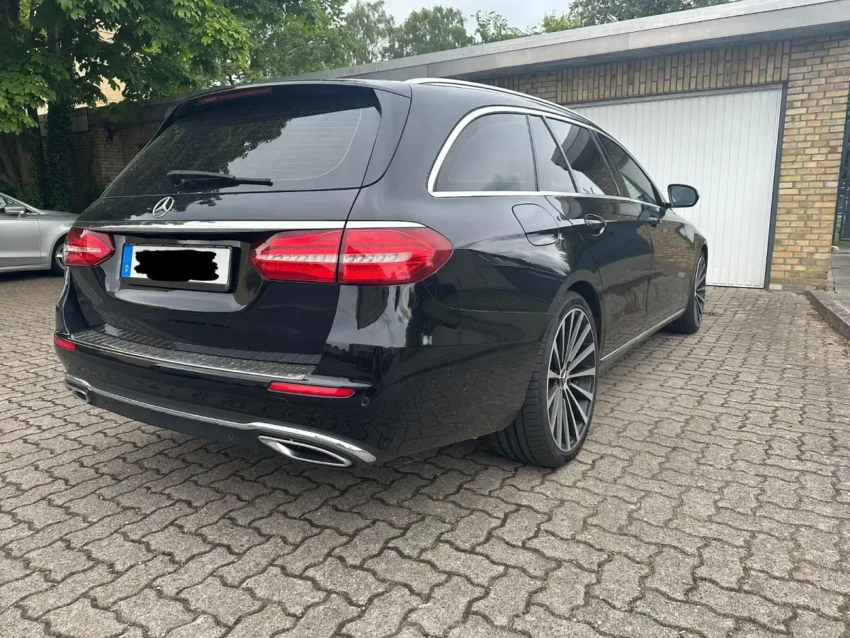 Gebraucht Mercedes E220 194 PS (142 kW) 2016 Schwarz Kombi