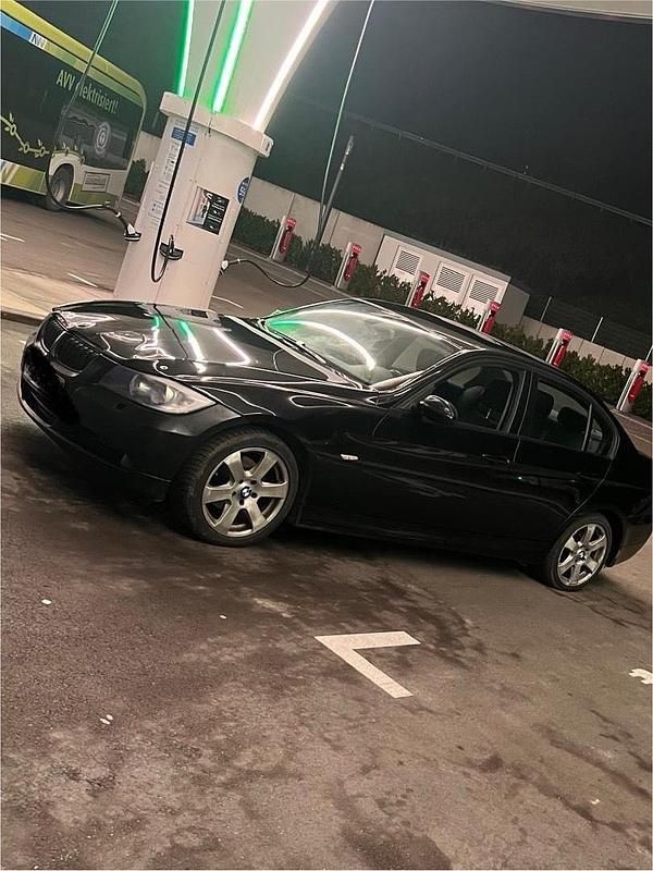 Gebraucht BMW 318 143 PS (105 kW) 2008 Schwarz Limousine
