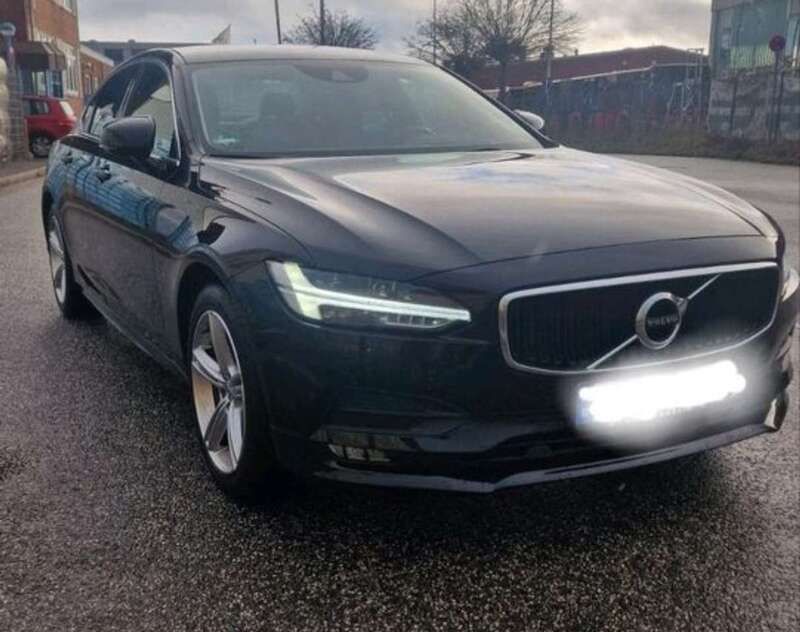 Gebraucht 2018 Volvo S90 Momentum Limousine | 27.800 € (Teuer) - Bild 1/4