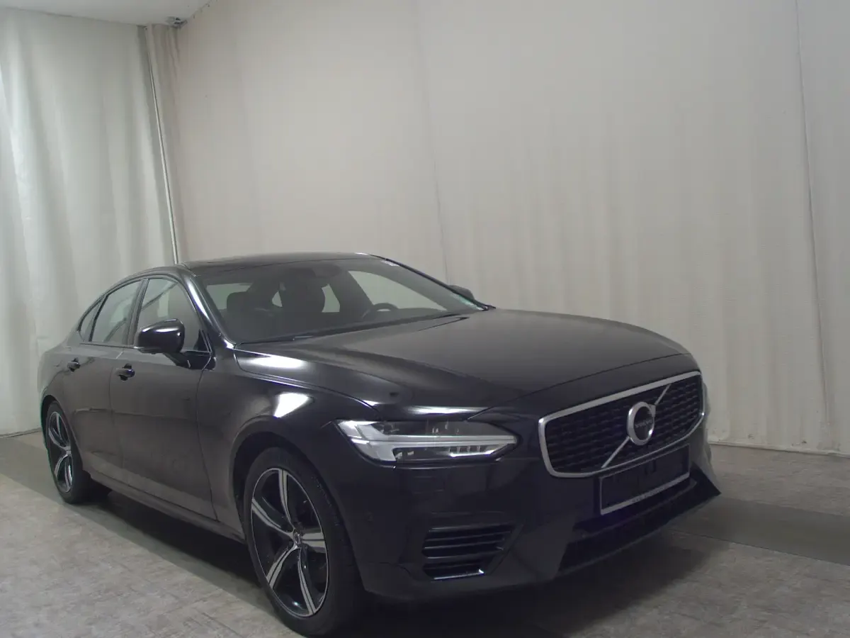 Gebraucht Volvo S90 R-Design 407 PS (299 kW) 2020 Onyx black / (metallic) Limousine