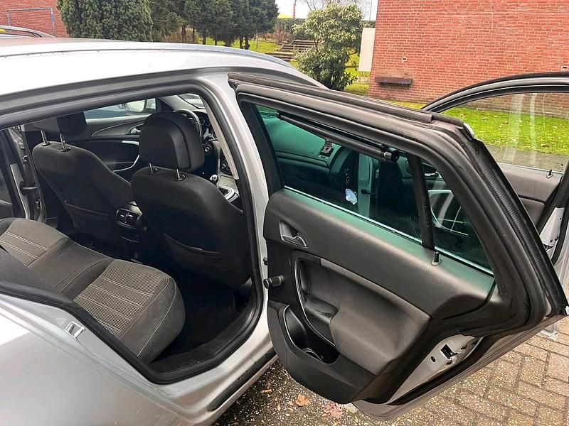 Grau Gebraucht 2012 Opel Insignia Kombi | 1.100 € (Superpreis) - Bild 1/4