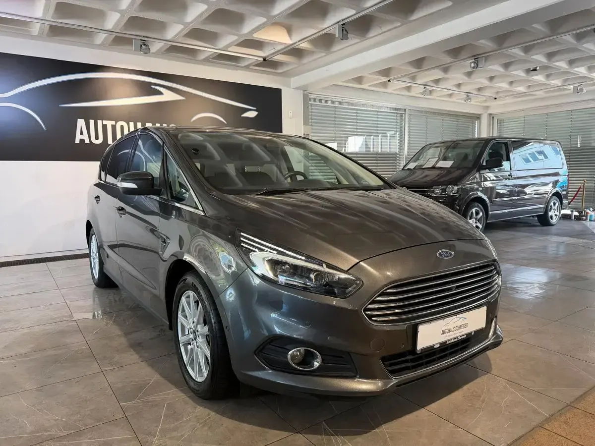 Gebraucht Ford S-MAX Titanium 179 PS (131 kW) 2016 Grau Van / Kleinbus