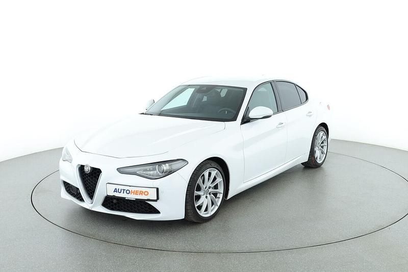 Weiß Gebraucht 2018 Alfa Romeo Giulia Super Limousine | 20.680 € (Etwas zu teuer) - Bild 1/3