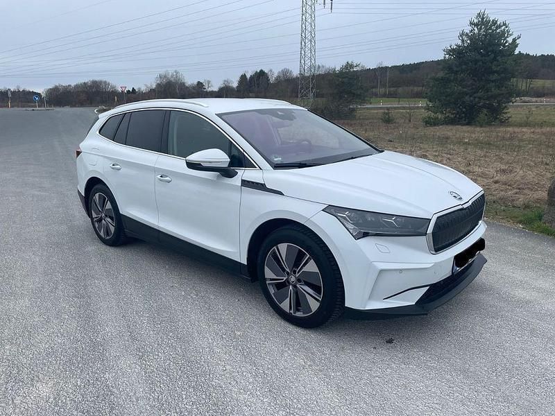 Weiß Gebraucht 2021 Skoda Enyaq iV Loft SUV | 25.500 € (Fairer Preis) - Bild 1/4
