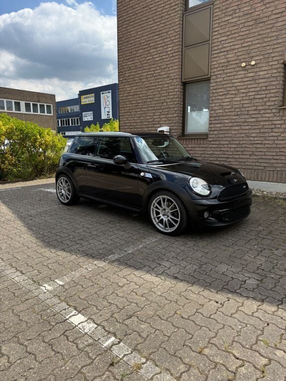 Schwarz Gebraucht 2011 Mini John Cooper Works Kleinwagen | 7.650 € (Superpreis) - Bild 1/4