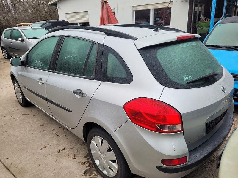 Gebraucht Renault Clio GrandTour Expression 68 PS (50 kW) 2009 Silber Kombi