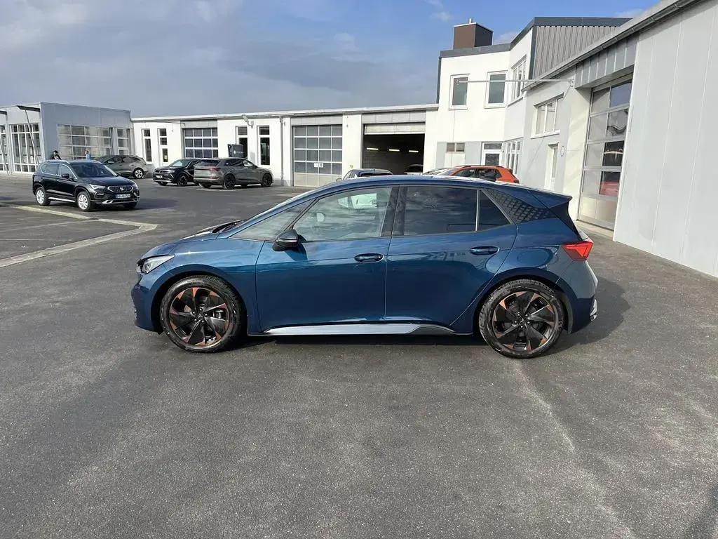 Second-hand Cupra Born 150 kW (204 CP) 2022 Albastru Hatchback
