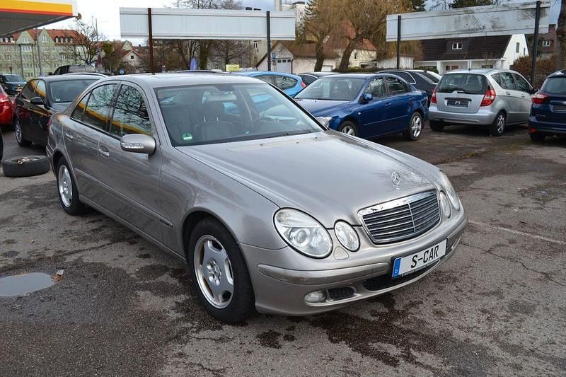 Gebraucht Mercedes E200 163 PS (119 kW) 2004 Silber Limousine