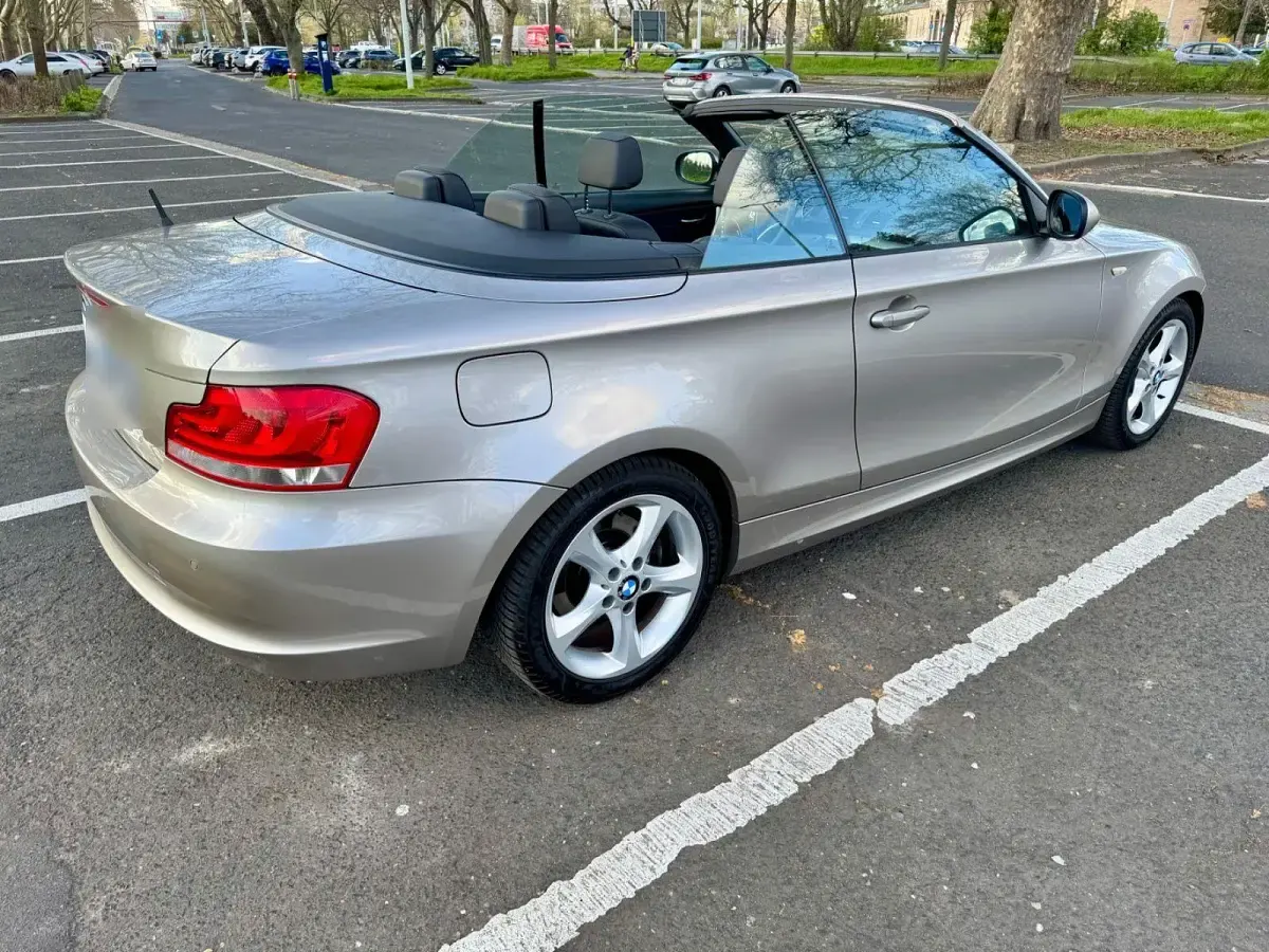 Gebraucht BMW 120 Cabriolet Sport Line 170 PS (125 kW) 2011 Silber Cabrio