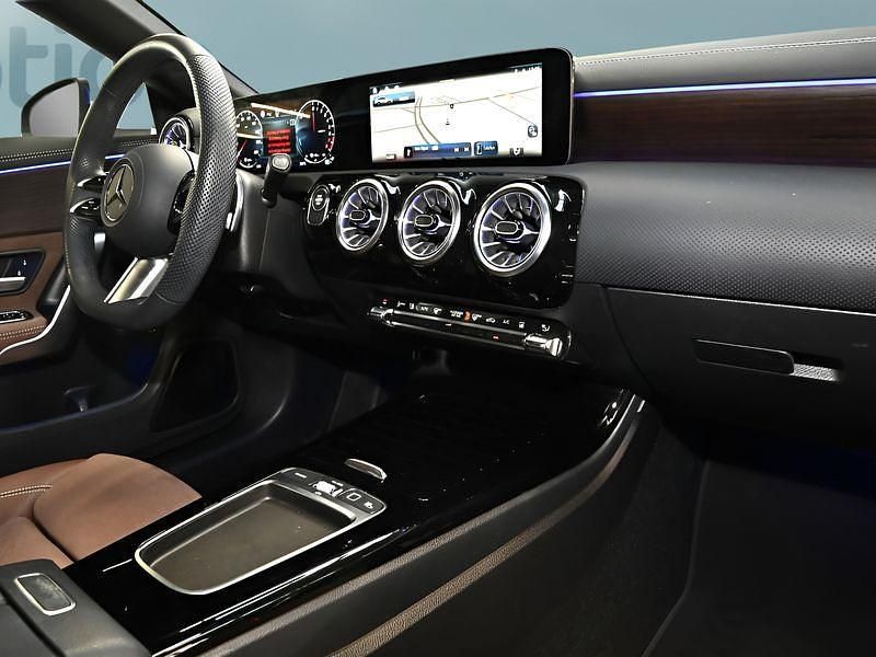 Gebraucht Mercedes CLA250e 218 PS (160 kW) 2025 Weiß Limousine