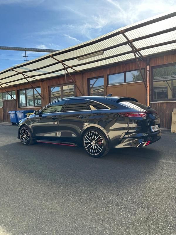 Schwarz Gebraucht 2021 Kia ProCeed Kleinwagen | 24.800 € (Fairer Preis) - Bild 1/4