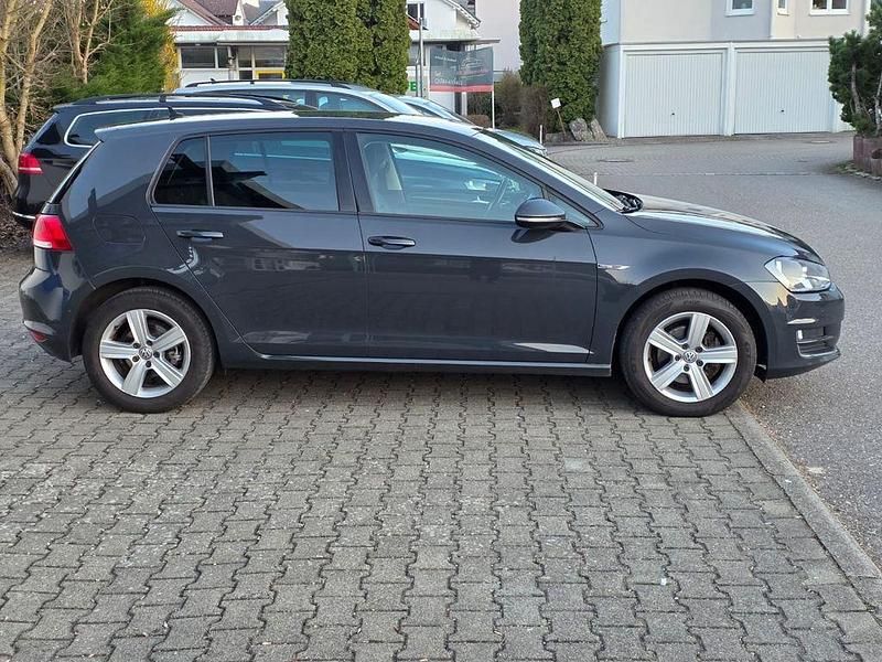 Gebraucht VW Golf VII LOUNGE 150 PS (110 kW) 2015 Grau Limousine