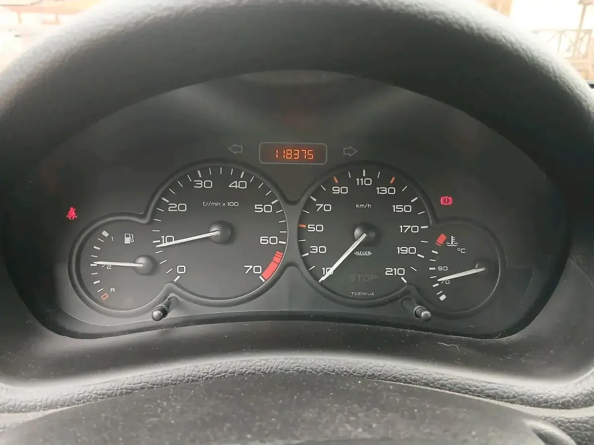 Gebraucht Peugeot 206 60 PS (44 kW) 2004 Schwarz Kleinwagen