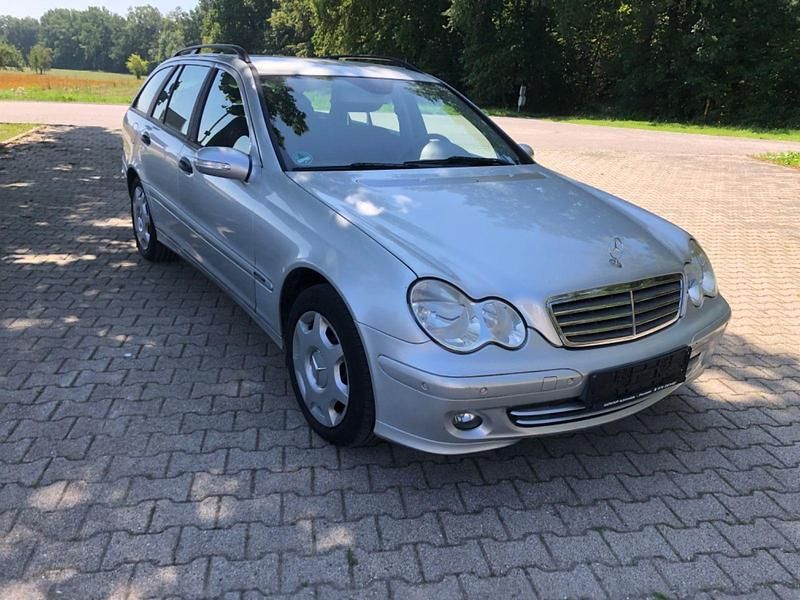 Silber Gebraucht 2005 Mercedes C220 Kombi | 3.300 € (Etwas zu teuer) - Bild 1/4