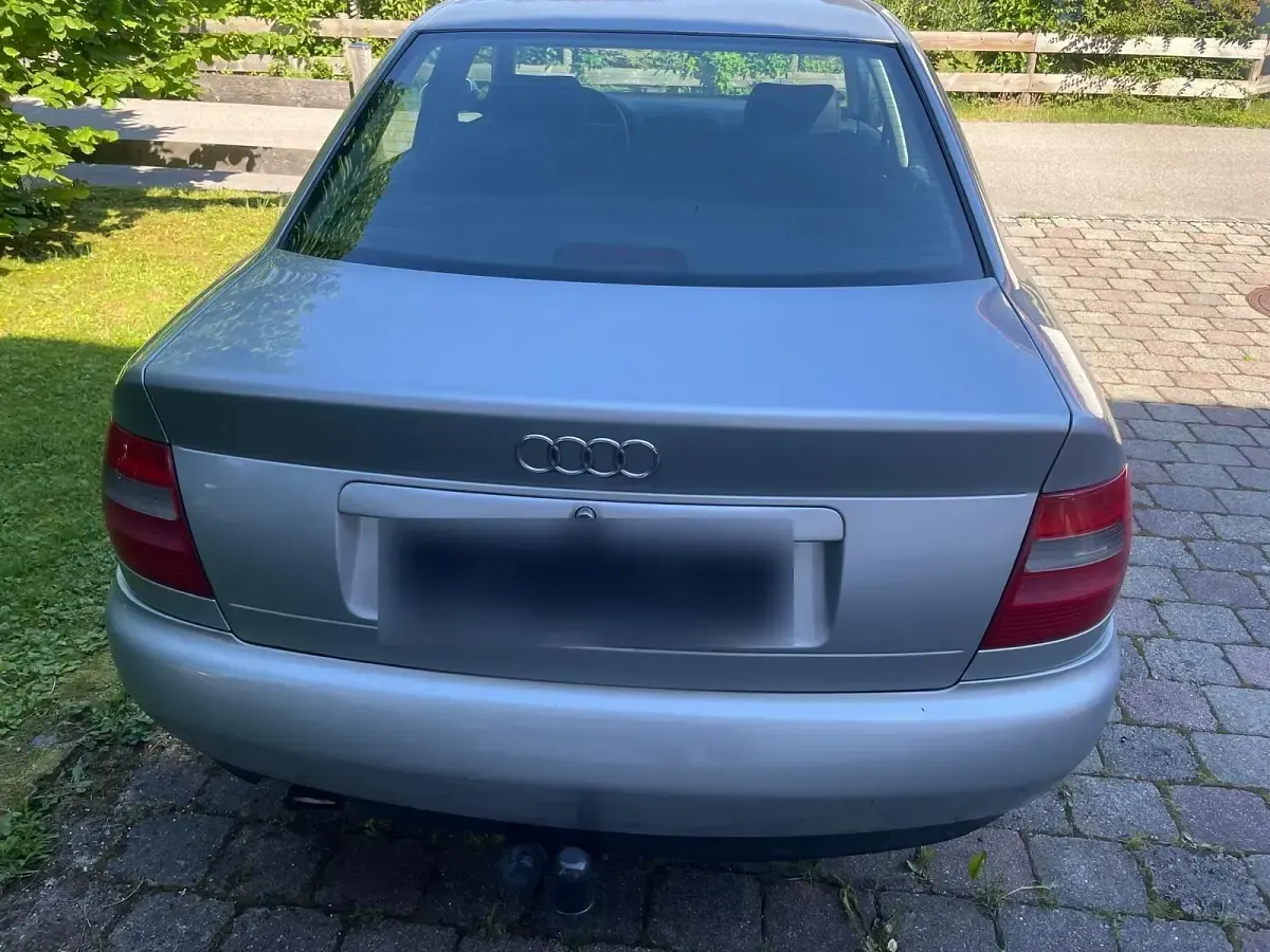 Gebraucht Audi A4 125 PS (91 kW) 1997 Silber Limousine