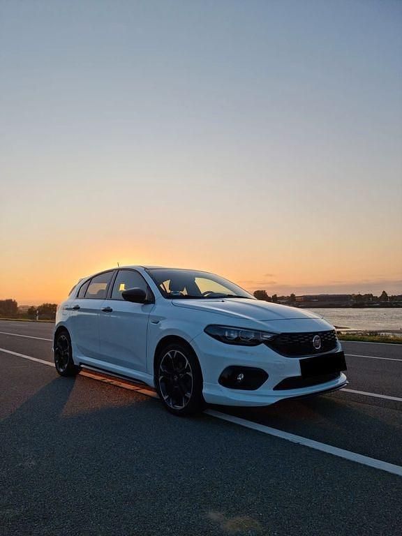 Weiß Gebraucht 2020 Fiat Tipo Sport Limousine | 14.999 € (Etwas zu teuer) - Bild 1/4