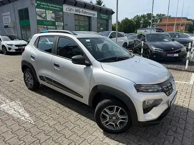 Usado Dacia Spring Comfort 33 kW (45 CV) 2021 Plateado Utilitario