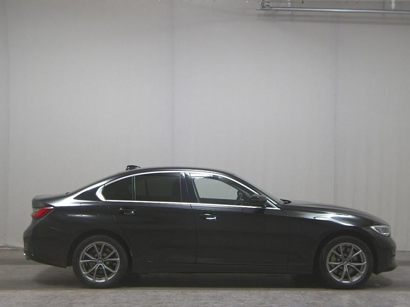 Schwarz Gebraucht 2020 BMW 330e Sport Line Limousine | 20.480 € (Etwas zu teuer) - Bild 1/4