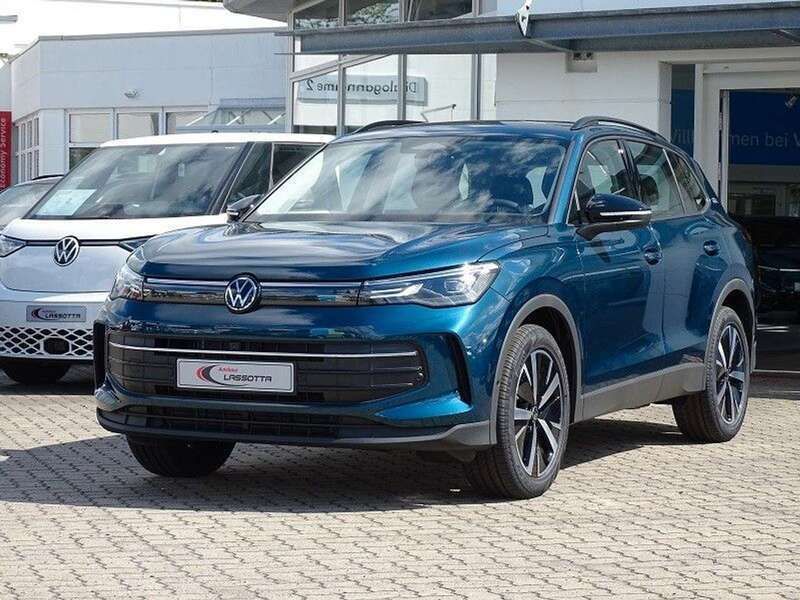 Nightshade blue metallic Gebraucht 2024 VW Tiguan Goal SUV | 39.990 € - Bild 1/4