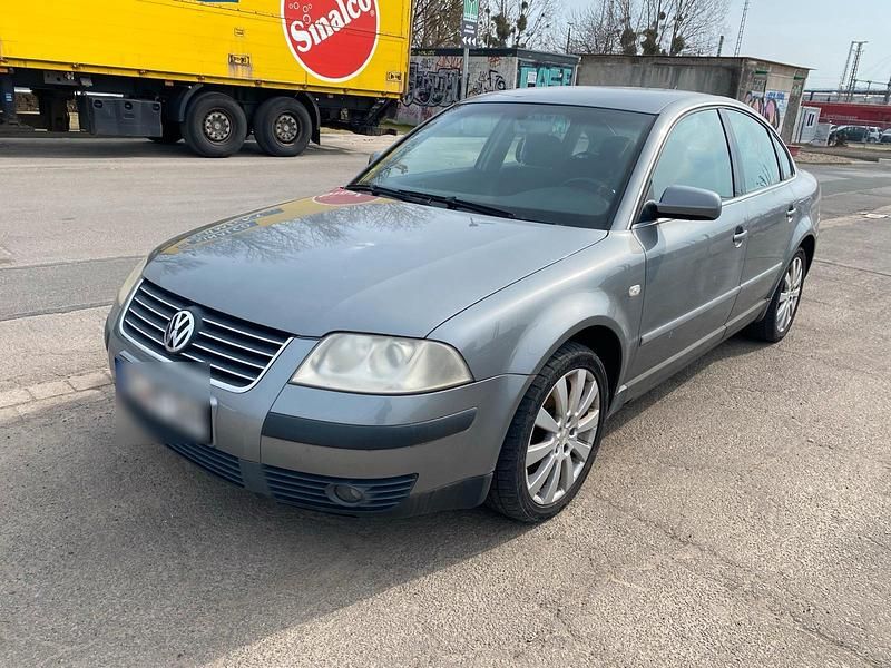 Gebraucht VW Passat 131 PS (96 kW) 2003 Grau Limousine