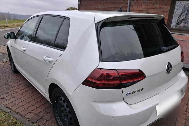 Gebraucht VW e-Golf 100 kW (136 PS) 2020 Weiß Kleinwagen