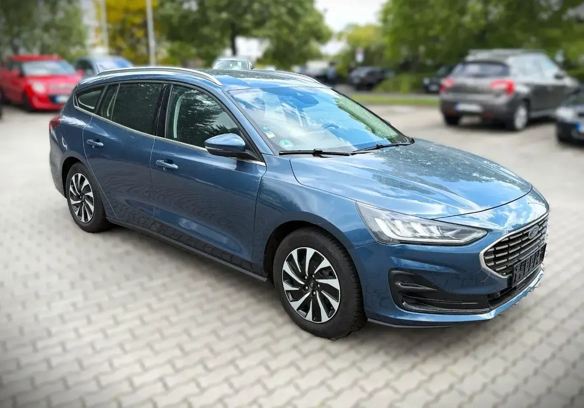 Gebraucht Ford Focus Titanium 125 PS (91 kW) 2022 Blau Kombi