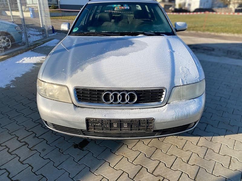 Silber Gebraucht 2000 Audi A4 Kombi | 399 € (Superpreis) - Bild 1/4