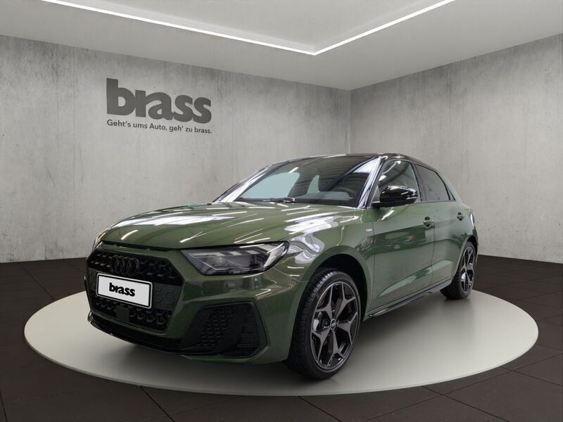 Distriktgrün metallic mythosschwarz meta llic Neu 2025 Audi A1 Sportback S-Line Kleinwagen | 40.185 € (Teuer) - Bild 1/4