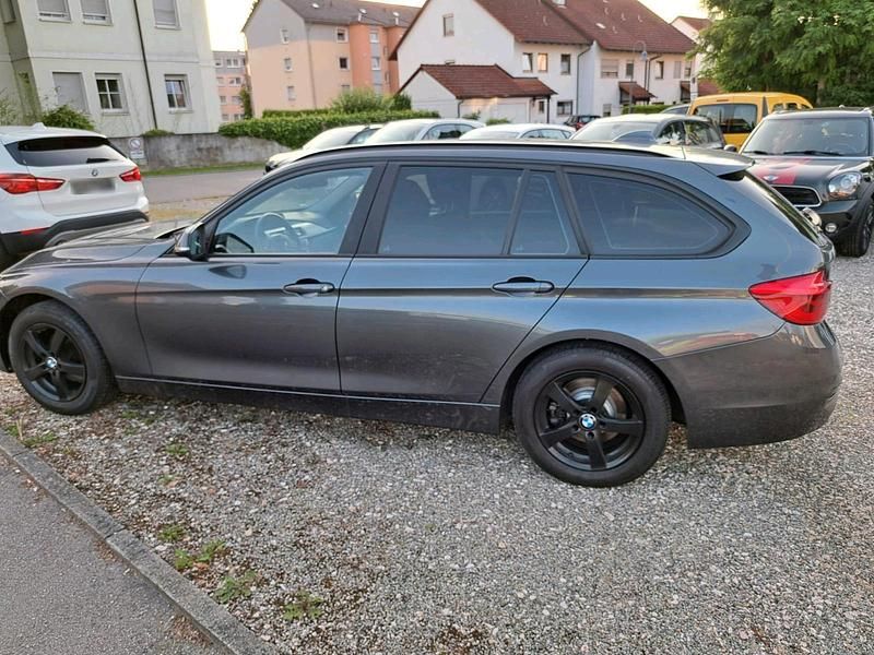 Gebraucht BMW 318 Advantage 136 PS (100 kW) 2018 Silber Kombi
