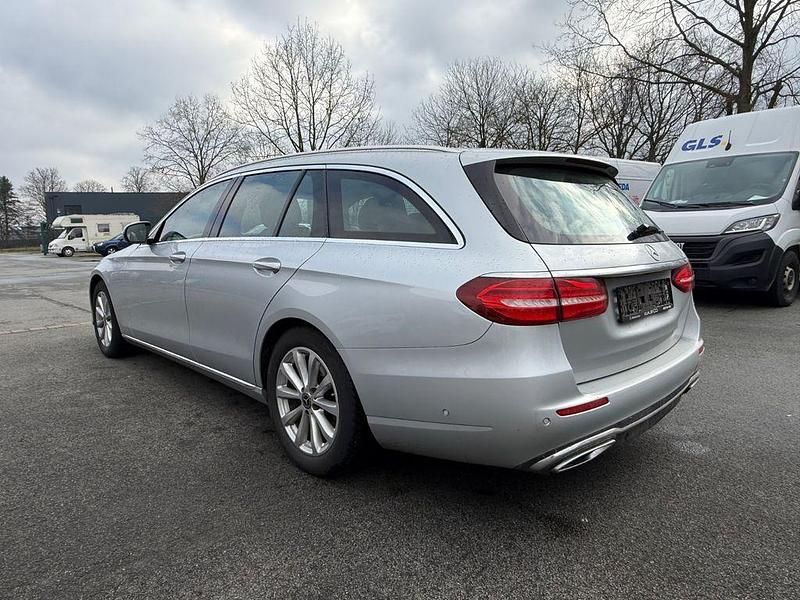 Gebraucht Mercedes E220 194 PS (142 kW) 2018 Silber Kombi