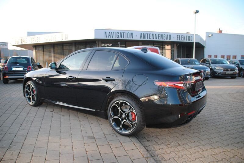 Gebraucht Alfa Romeo Giulia Premium 280 PS (205 kW) 2022 Nero vesuvio metallic Limousine