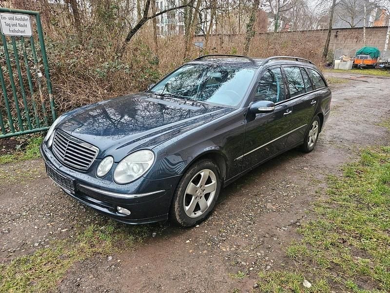 Schwarz Gebraucht 2003 Mercedes E200 Avantgarde Kombi | 4.000 € (Guter Preis) - Bild 1/4