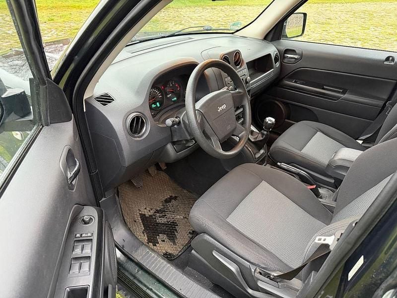 Gebraucht Jeep Patriot Sport 163 PS (119 kW) 2011 Grün SUV